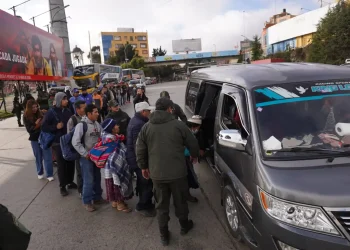 Gobierno convoca al transporte al diálogo para suspender los bloqueos