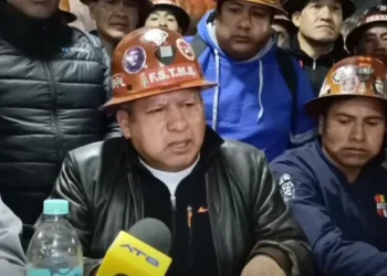 Mineros deciden ir a la huelga indefinida y movilización hasta la renuncia de Paz