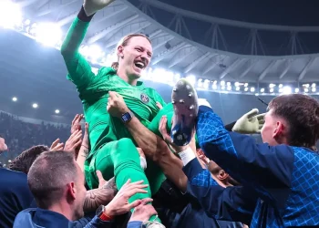 Safonov, héroe de la Intercontinental del PSG, se fractura una mano