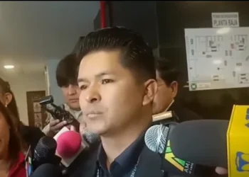 Senador del PDC impulsa ley para reducir en 50% el salario de autoridades
