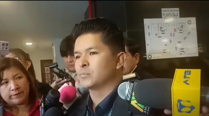 Senador del PDC impulsa ley para reducir en 50% el salario de autoridades