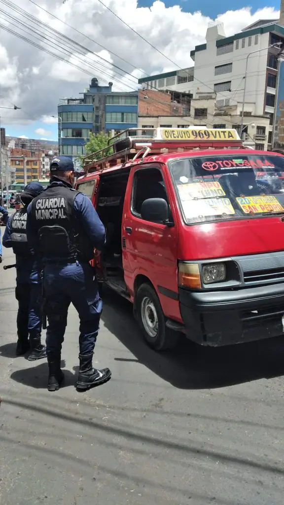 Personal municipal realizó operativos en varios puntos de la ciudad de La Paz. FOTO: GAMLP