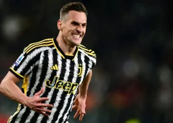 Milik vuelve 18 meses después a una convocatoria de la Juventus
