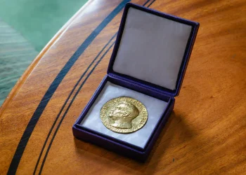 Assange versus el Nobel de la Paz: el que quiera oír, que lea