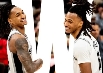 Wembanyama despluma a los Hawks y los 76ers frenan a los Knicks