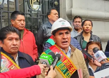La dirigencia de la Fejuve La Paz en emergencia por la emisión del decreto gubernamental 5503. FOTO: GAMLP