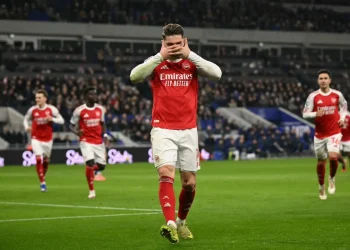 Arsenal resiste la presión del City