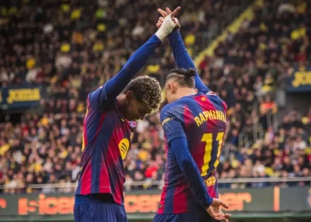 El Barça vence 2-0 al Villarreal y mantiene a distancia al Real Madrid