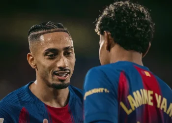 Raphinha y Yamal apuntalan el liderato del Barça en Villarreal