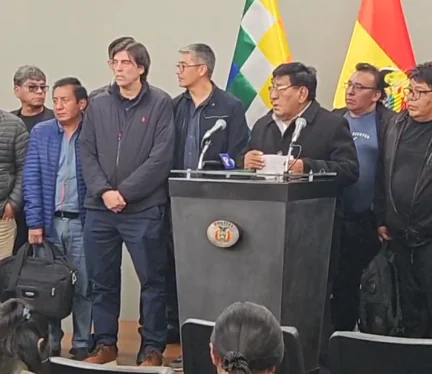 Gobierno logra acuerdos con el transporte y frena el paro indefinido