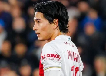 Minamino sufre rotura de ligamento y peligra su presencia en Mundial