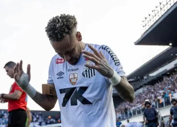 Neymar fue operado con éxito de la rodilla izquierda