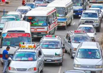 Tarifa máxima de transporte sube a Bs 3 en Tarija y Sucre