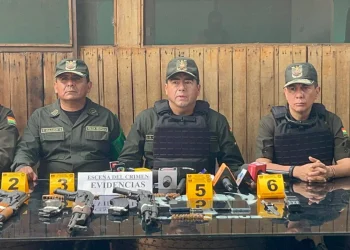 Dos brasileños son aprehendidos con cuatro fusiles AK-47 en Santa Cruz