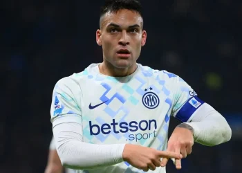 Lautaro Martínez mantiene líder al Inter, AC Milan y Nápoles acechan