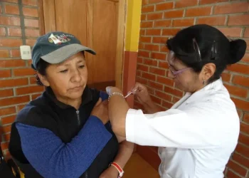 La Paz se queda sin vacunas y refuerza alerta por influenza