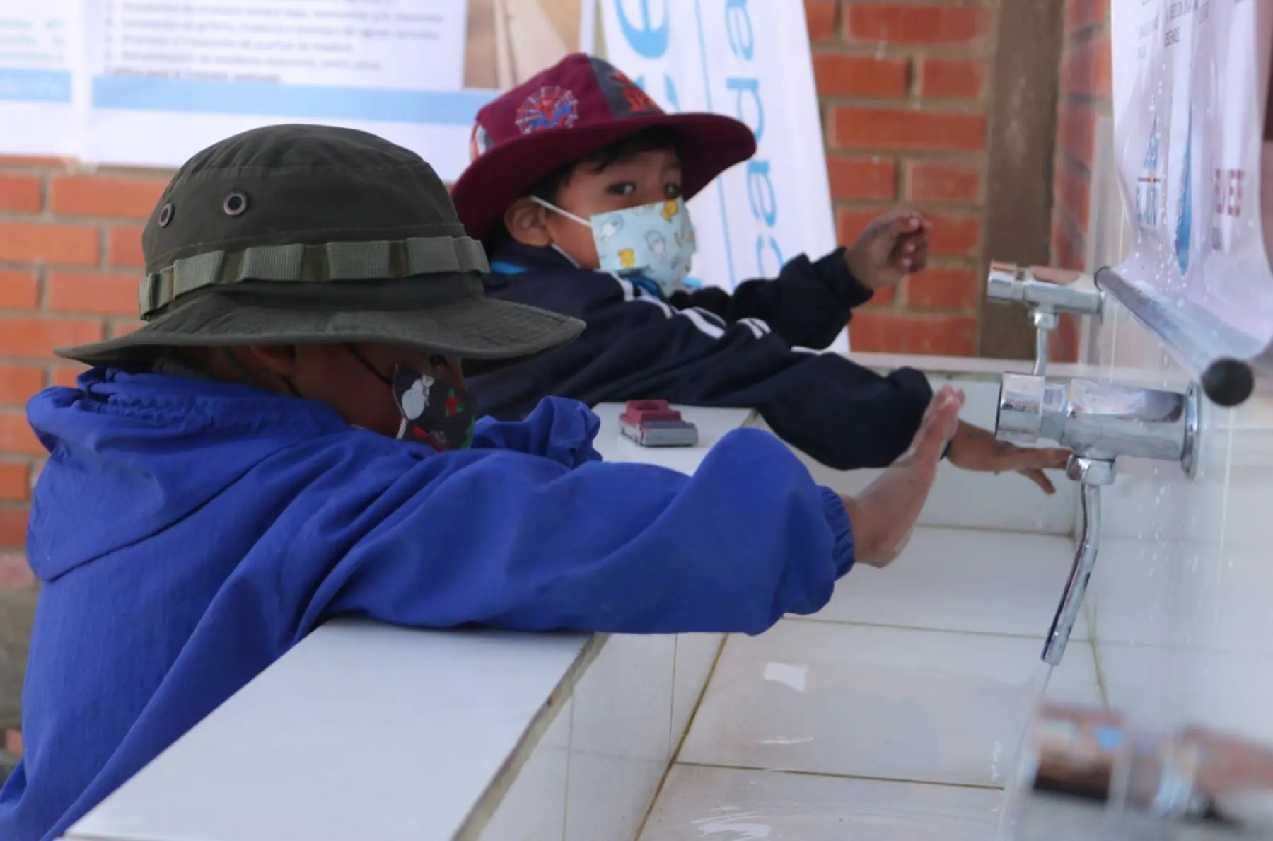 La Alcaldía de El Alto recomienda reforzar las medidas de bioseguridad para evitar contagios de gripe H3N2. FOTO: GAMEA
