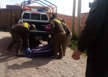 La Policía realizó el levantamiento del cadáver. FOTO: Unitel