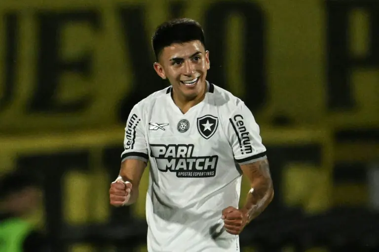 La FIFA prohíbe nuevos fichajes al Botafogo por deuda por Thiago Almada