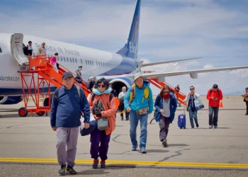 Uyuni refuerza su aeropuerto ante flujo semanal de 2.000 turistas