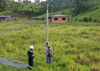 ENDE lleva electricidad a 294 familias rurales de Ixiamas