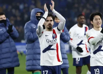 El PSG mantiene el perfil bajo pero guarda el liderato en Strasbourg