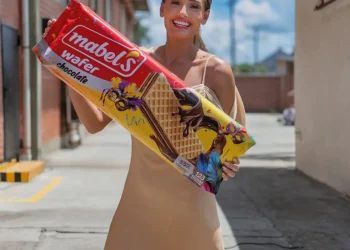 Mabel’s celebra el Carnaval con Wafer Chocolate en edición limitada junto a la comparsa coronadora Los Testarudos