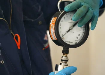 Análisis internacional certifica calidad de la Gasolina Especial Plus de YPFB