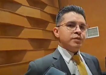 Rojas advierte de ‘fuga de talentos’ si hay rebaja salarial en la Asamblea