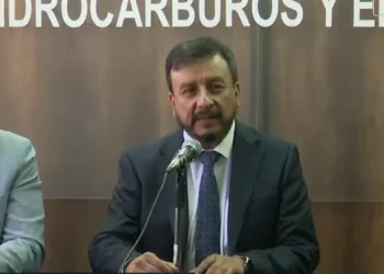 Gobierno atribuye mala calidad de combustibles a gestión del MAS