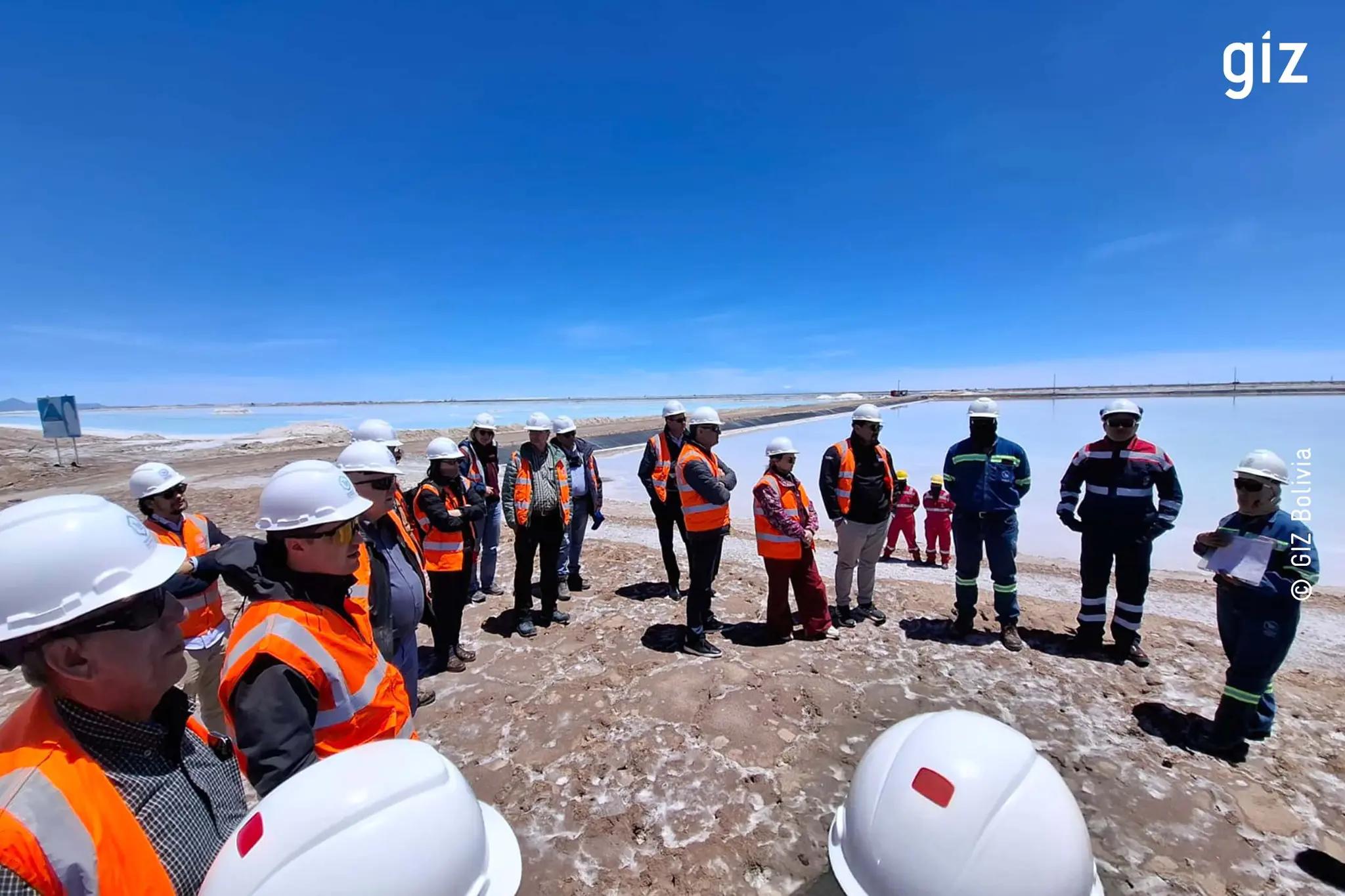 GIZ y Alemania exploran en Uyuni el futuro energético del litio