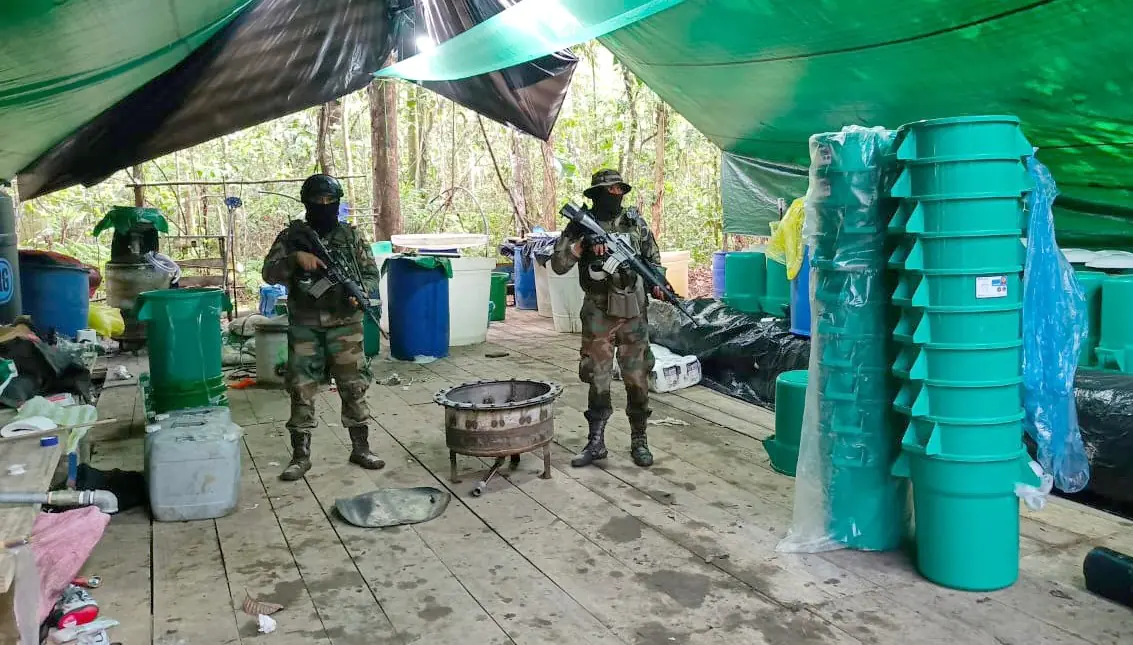Umopar destruye tres fábricas móviles de droga en Cochabamba