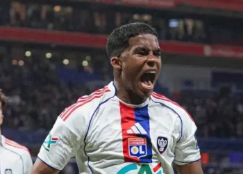 Un cañón de Endrick dirige al Lyon a cuartos de la Copa de Francia