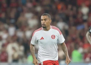 Flamengo solo empata 1-1 ante el Inter, su cuarto partido sin ganar