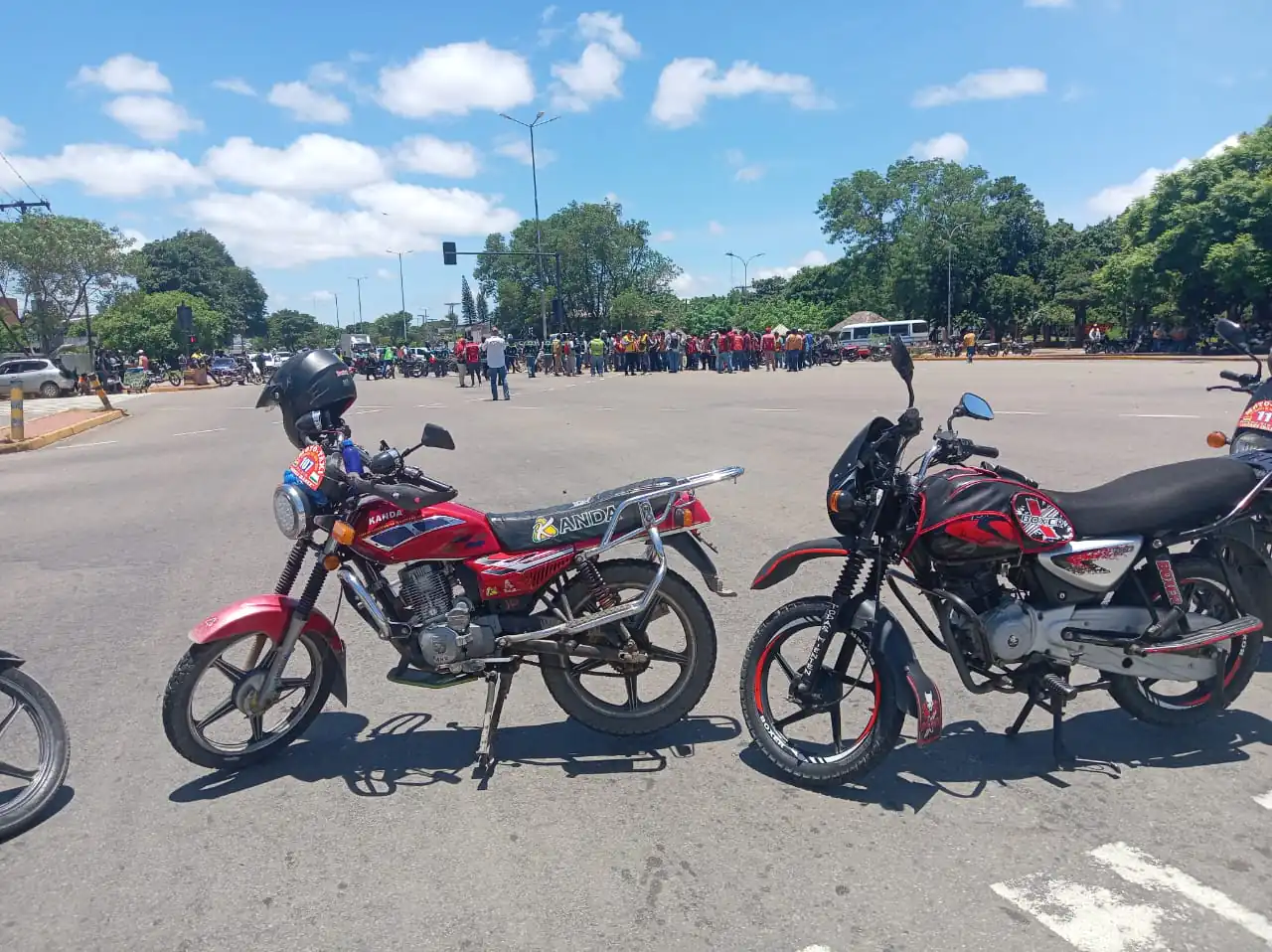 Bloqueos de mototaxistas se expanden en Santa Cruz