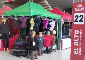 Productores instalarán una feria en el Distrito 6 de El Alto donde ofrecerán ropa escolar. FOTO: GAMEA