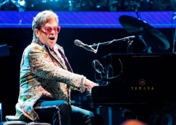 Elton John denuncia la intrusión ‘aberrante’ del Daily Mail