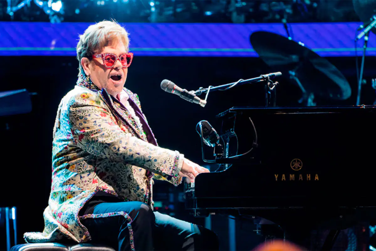 Elton John denuncia la intrusión ‘aberrante’ del Daily Mail