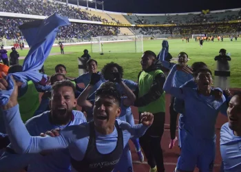 Bolívar triunfa en el clásico y va a cuartos de Copa de Verano