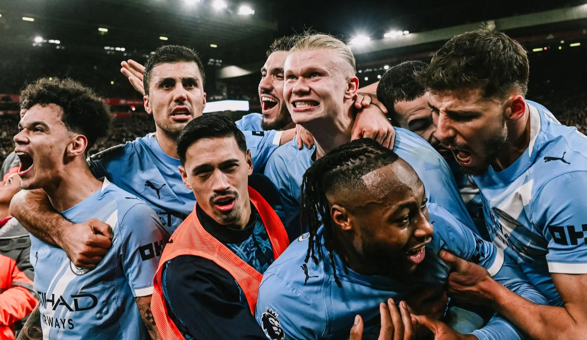 City remonta in extremis al Liverpool y mantiene contacto con Arsenal