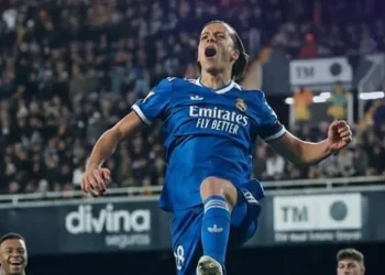 Real Madrid vence al Valencia (2-0) y se acerca al Barcelona de nuevo