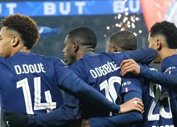 Recital de Dembélé ofrece al PSG el Clásico y el liderato