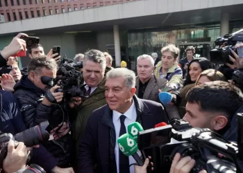 Laporta dimite como presidente del Barcelona para elecciones