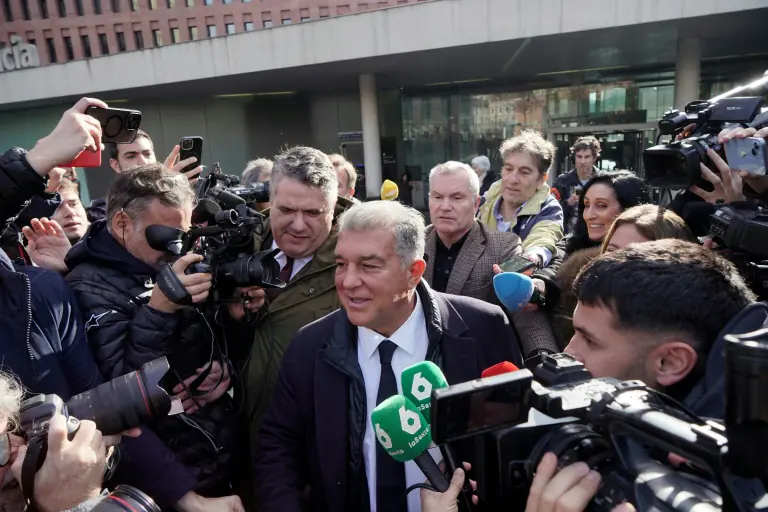 Laporta dimite como presidente del Barcelona para elecciones