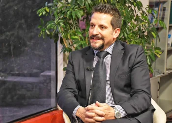 Ejecutivo ferroviario durante entrevista sobre integración ferroviaria y corredor bioceánico en Bolivia