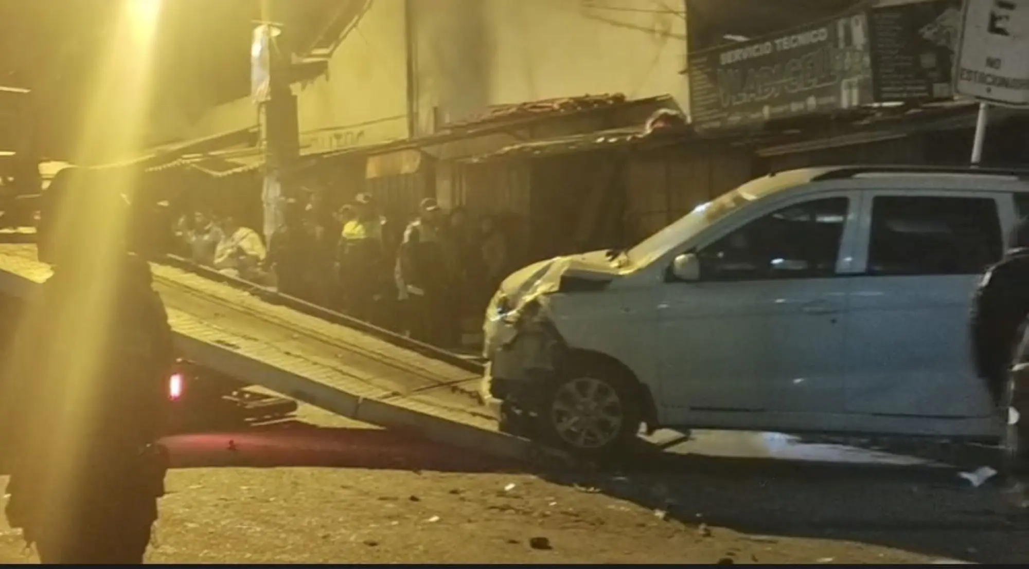 Un vehículo de transporte público causó un accidente la noche del domingo. FOTO: Captura RRSS