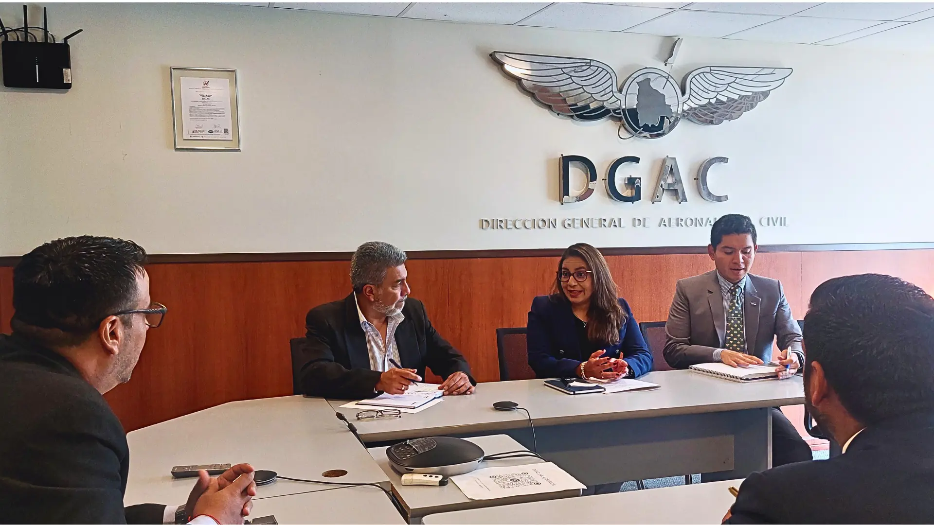 Bolivia y El Salvador avanzan en agenda de conectividad aérea