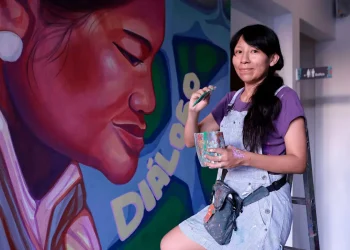 Mujeres cuentapropistas del Plan 3000 instalan muestra de arte en Santa Cruz