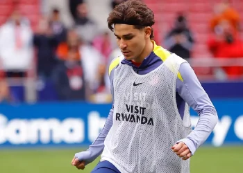 Atlético y Barcelona se enfrentan en Copa con Julián Álvarez en el foco