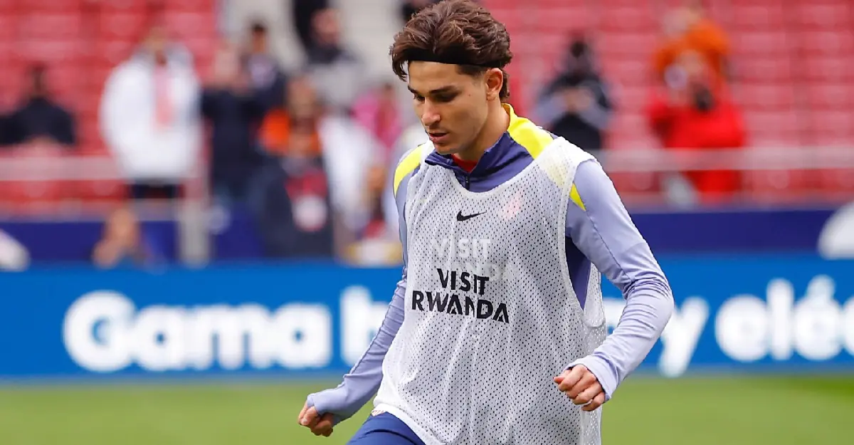 Atlético y Barcelona se enfrentan en Copa con Julián Álvarez en el foco